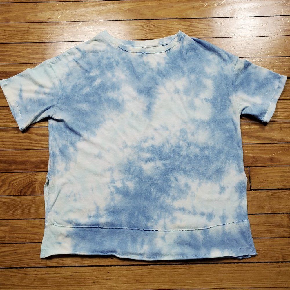 SO Blue & White Tie Dyed Short Sleeved Tee With Side Slits Sz S
